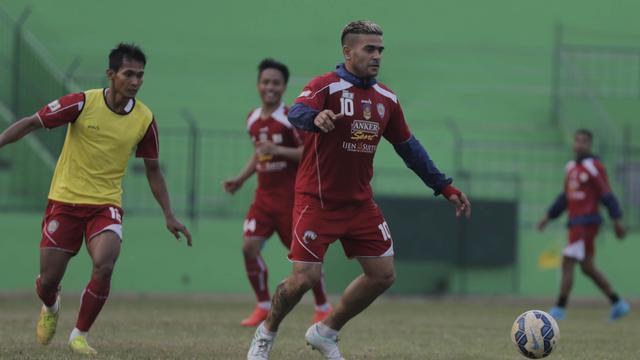 Latihan Arema Cronus