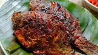 Resep ikan bakar teflon bumbu pedas manis. (dok. Cookpad @anda_rani)