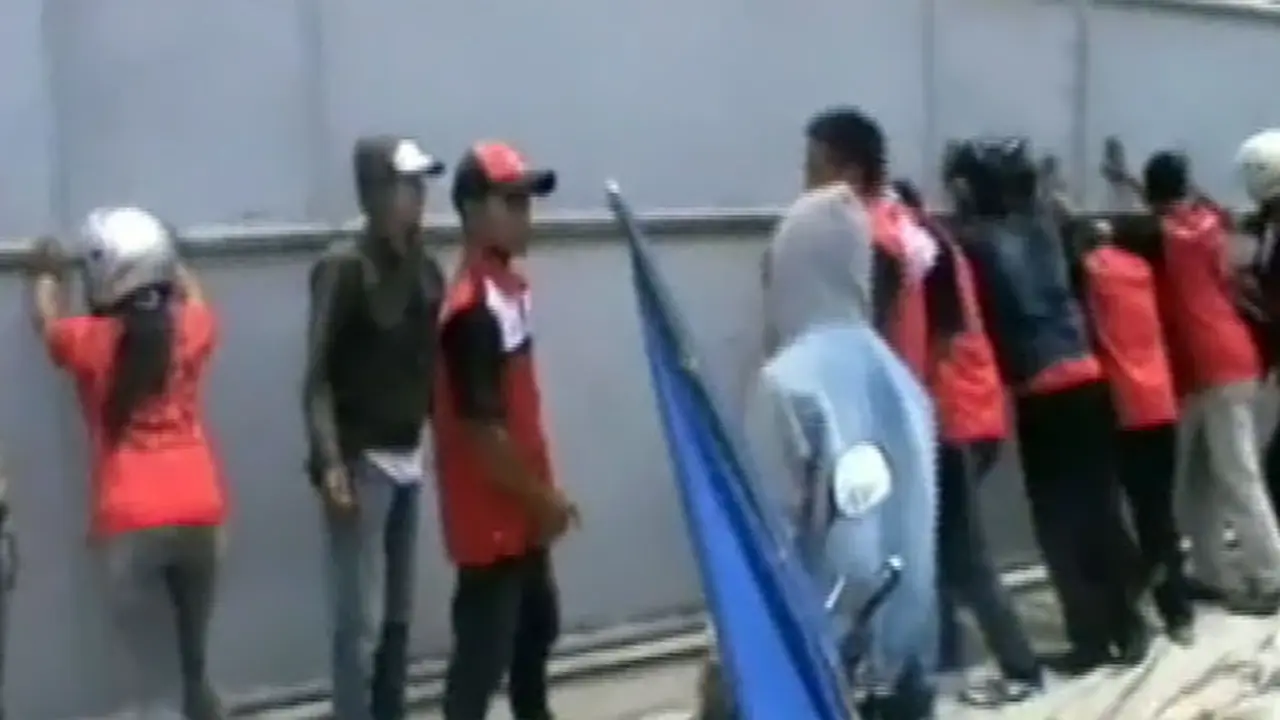 demo buruh ricuh - Liputan6 Malam