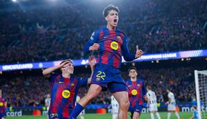 Pemain Barcelona, Marc Bernal, melakukan selebrasi setelah mencetak gol ke gawang Newcastle United pada pertandingan leg kedua babak 16 besar Liga Champions di stadion Camp Nou di Barcelona (19/3/2026). (AP Photo/Joan Monfort)