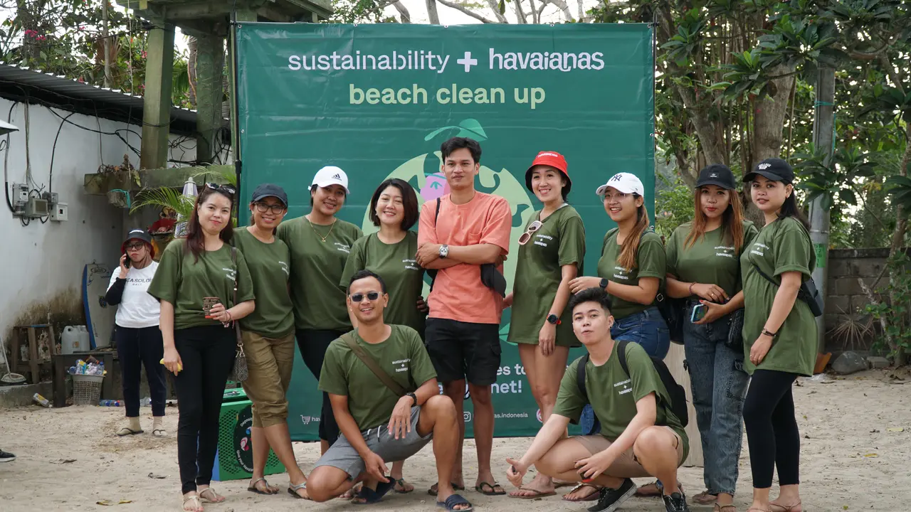 Havaianas berkolaborasi dengan Seasoldier Bali Bergerak menggelar Beach Cleanup. (Liputan6.com/ ist)