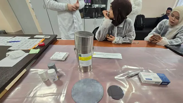 Beberapa produk dihasilkan dari riset di  fasilitas riset reaktor nuklir TPU. Foto: Nurmayanti/Liputan6.com