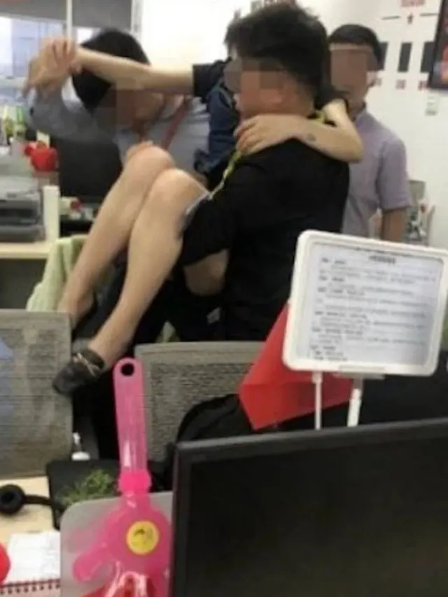 Tak Penuhi Target, Karyawan di Dipaksa Makan Snack Super Pedas Sampai Masuk Rumah Sakit