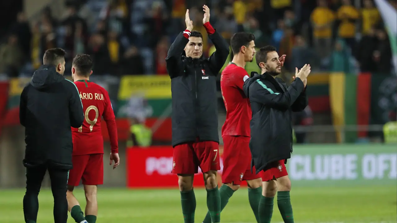 Ronaldo 3 Gol, Portugal Sikat Lithuania Setengah Lusin Gol