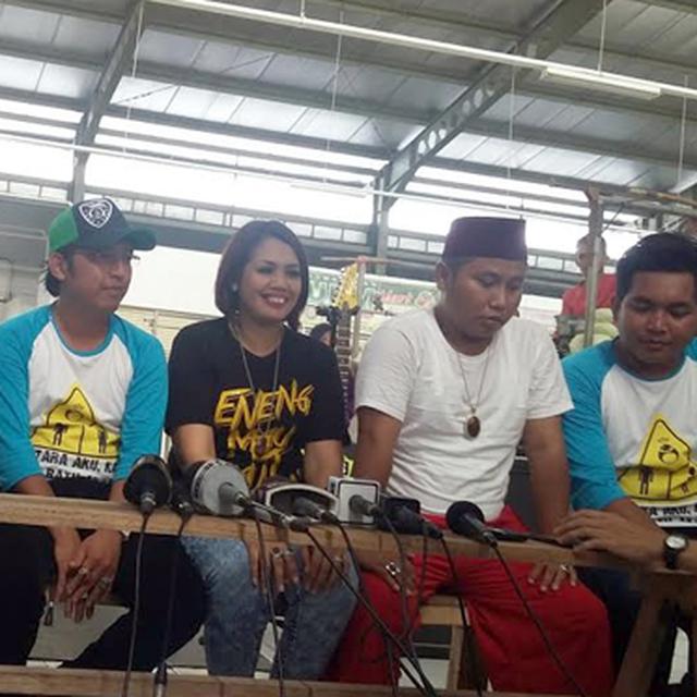 Antara Aku Kau Dan Batu Akikku Cerita Wali Demam Batu Akik Showbiz Liputan6 Com