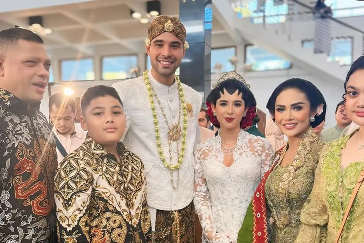 Krisdayanti, Amora Lemos, dan Yuni Shara Kenakan Kebaya saat Hadir di Pernikahan Anak Susi Pudjiastuti, Nadine Kaiser