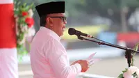 Sekjen PDI Perjuangan Hasto Kristiyanto saat menyampaikan amanat Megawati pada Upacara Bendera Hari Lahir Pancasila di Lapangan Pancasila, Ende, Nusa Tenggara Timur (NTT), Sabtu (1/6/2024). (Foto: Dokumentasi PDIP).