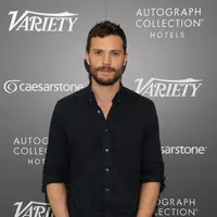 Jamie Dornan pemeran Mr Grey di film yang berjudul 'Fifty Shades Of Grey' memang tak ada hentinya membuat wanita susah kedip dengan pesona tampannya. Jamie dan Amelia Warner menikah dan dikaruniai anak bernama Dulcie Dornan. (AFP/Bintang.com)