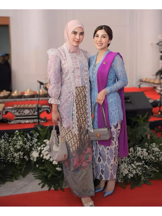 6 Potret Syahnaz Sadiqah Pakai Kebaya Brokat Renda di Hari Jadi ke-80 Jawa Barat