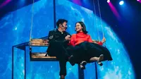 Duet Ariel Noah dan Rossa di lagu "Nada Nada Cinta" bikin netizen baper gara-gara chemistry mereka di panggung. Tak sedikit yang mendoakan keduanya berjodoh. (Foto: Dok. Instagram @itsrossa910)