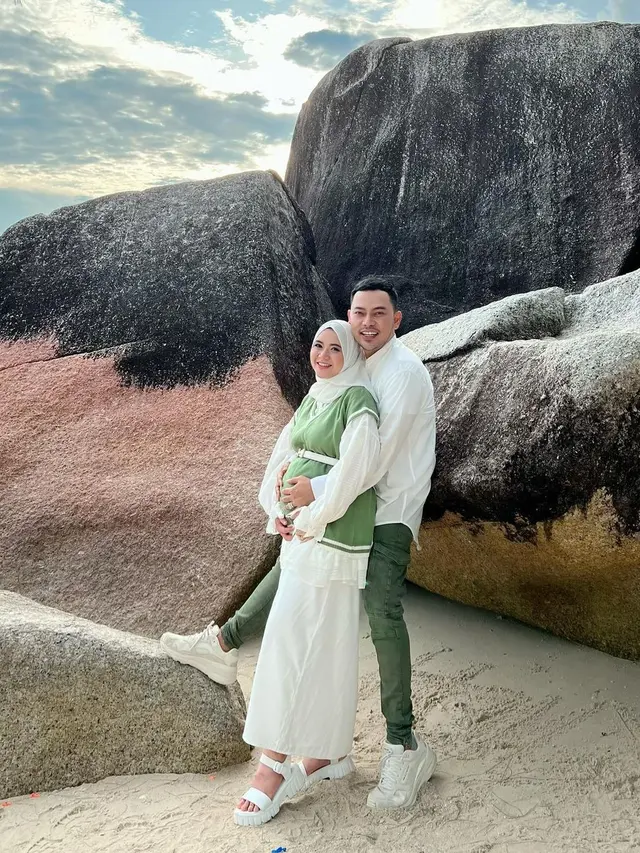 Hamil Anak Pertama, Ini 5 Maternity Shoot Fikoh LIDA dan Fomal