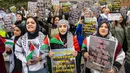 Mereka bernyanyi baik dalam bahasa Inggris dan Arab untuk menunjukkan dukungannya untuk Palestina. (Tyler Pasciak LaRiviere/Chicago Sun-Times via AP)