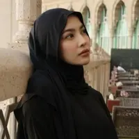 Mahalini Pamerkan Kecantikan Berhijab Saat Umrah, Pesonanya Jadi Sorotan (credit: instagram.com/rizkyfbian)
