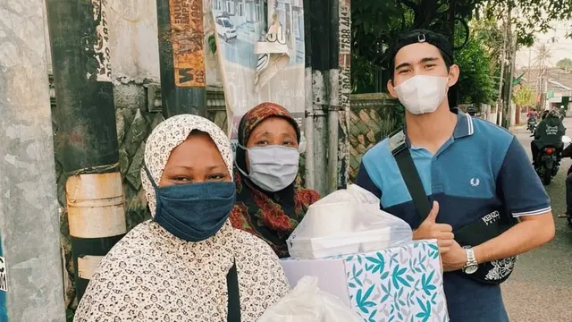 Momen Perayaan Ultah Ranty Maria Ke-22, Bagi-Bagi Makanan ke Jalan. (Sumber: instagram/rantymaria)