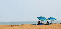 Ilustrasi berlibur ke pantai. (Photo by John McArthur on Unsplash)
