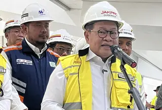 Gubernur DKI Jakarta Pramono Anung di Stasiun LRT Pemuda Rawamangun, Jakarta Timur, Selasa (14/7/2026).