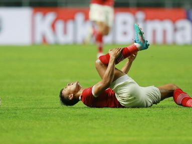 Curacao menunjukan permainan keras saat menghadapi Timnas Indonesia pada FIFA Matchday yang digelar di Stadion Pakansari, Cibinong, Selasa (27/9/2022). (Bola.com/M Iqbal Ichsan)