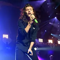 Harry Styles merasa iba dengan berbagai masalah yang selalu datang untuk Taylor. Harry senantiasa mendukung Taylor agar dirinya bangkit dan menjadi dewasa dari permasalahan tersebut. (AFP/Bintang.com)