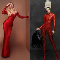 Supermodel dunia Gigi Hadid sedang menjadi perbincangan dunia. Namun, di luar skandal-skandalnya, ibu dari satu orang anak ini memang memiliki gaya berkelas yang sulit disaingi. Mari kita simak gaya Gigi Hadid mengenakan outfit berwarna merah. Foto: Instagram.