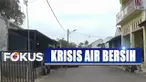 Situasi ini sudah terjadi sebulan berlangsung karena banyaknya warga memutuskan pergi meninggalkan rumah karena sulitnya mendapatkan air bersih.