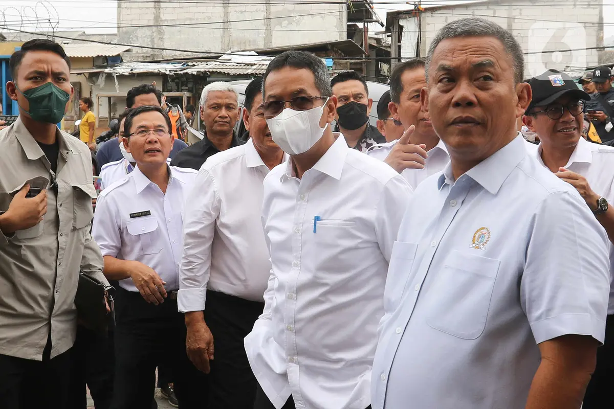 PJ Gubernur DKI Jakarta Heru Budi Tinjau Rumah Pompa Waduk Pluit