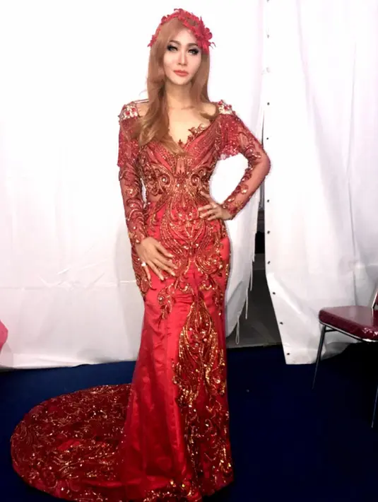 Pemilik nama Ainur Rokhimah ini memang termasuk artis Indonesia yang selalu tampil glamor dan mewah. (Foto: instagram.com/inul.d)