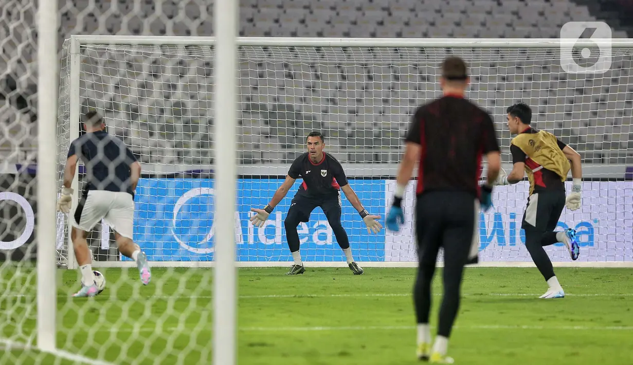 Absennya Maarten Paes membuka peluang Emil Audero Mulyadi memulai debutnya bersama bersama Skuad Garuda dan merumput di Stadion Utama Gelora Bung Karno (SUGBK), Jakarta. (Liputan6.com/Angga Yuniar)