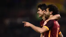 Pemain AS Roma, Mohamed Salah (kanan) usai mencetak gol ke gawang Fiorentina, pada pertandingan lanjutan Serie A, di Stadion Olimpico, Sabtu (5/3/2016) dini hari WIB. (Filippo Monteforte). 