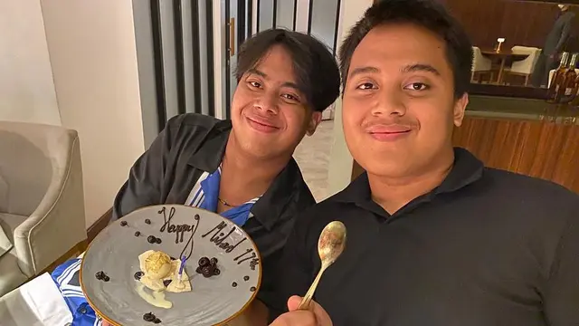 Potret anak kembar Komeng, Bagus dan Ganteng (Sumber: Instagram/@indradewi2242)