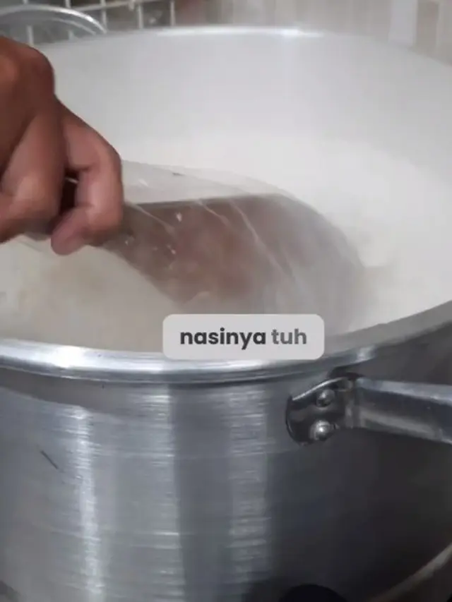 Cara Tanak Nasi Sampai Pulen dan Rendah Gula dengan Metode Siram