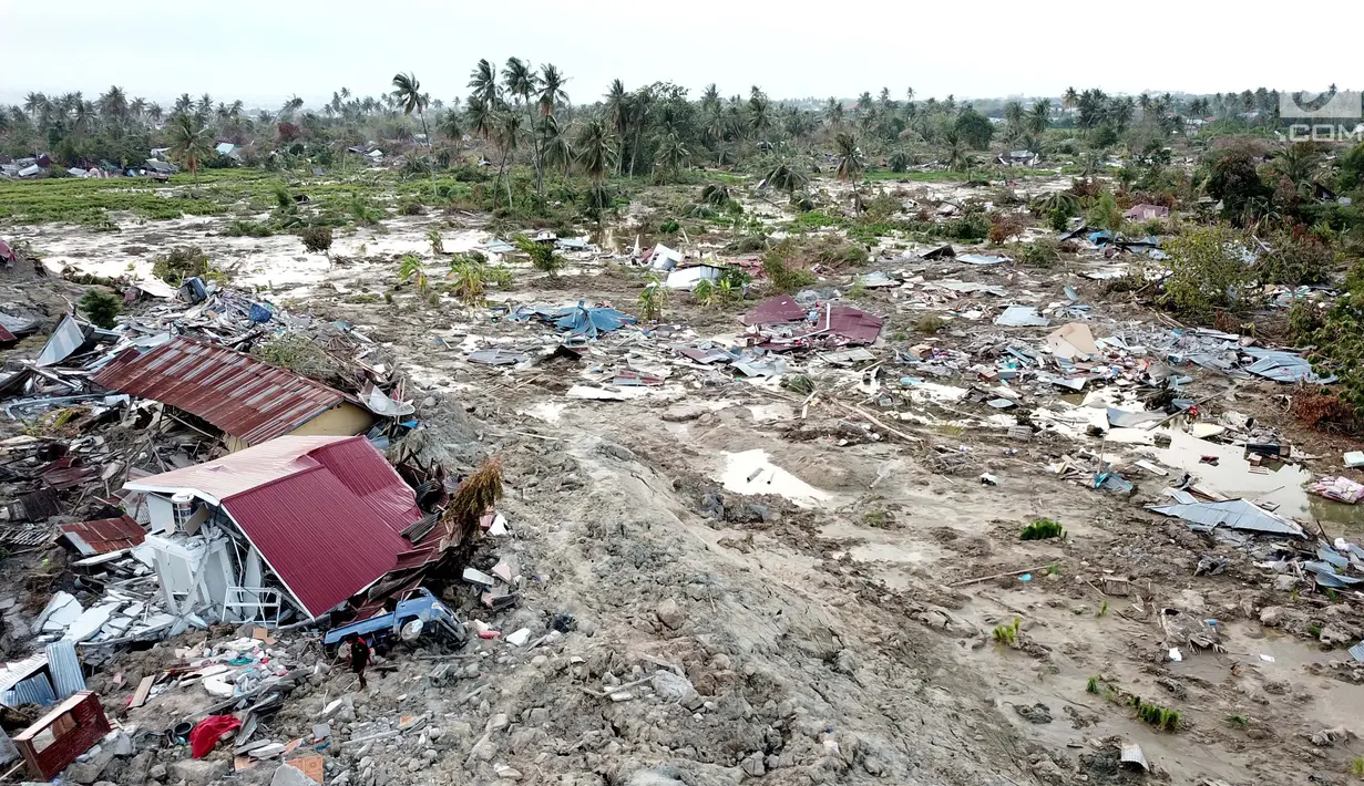 Pantauan udara ratusan rumah terendam lumpur dan tanah di Petobo, Palu Selatan, Sulawesi Tengah, Rabu (3/10). Fenomena likuifaksi tersebut terjadi pasca gempa berkekuatan 7,4. (Liputan6.com/Fery Pradolo)