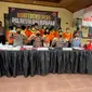 Polresta Balikpapan saat membeberkan para tersangka dan barang bukti kasus narkoba yang berhasil diungkap selama satu bulan. (Liputan6.com/Istimewa)