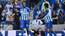 Selebrasi striker Brighton and Hove Albion, Joao Pedro (kiri) setelah mencetak gol ke gawang Luton Town pada laga pekan pertama Liga Inggris 2023/2024 di American Express Community Stadium, Brighton (12/8/2023). Joao Pedro yang didatangkan Brighton and Hove Albion dari Watford ini diturunkan sebagai starter saat menghadapi tamunya Luton Town. Ia mencetak gol kedua Seagulls lewat eksekusi penalti pada menit ke-71 dalam laga laga yang tuntas 4-1 untuk kemenangan tuan rumah. (AFP/Justin Tallis)