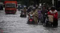 [VIDEO] Diguyur Hujan, Banjir Semakin Tinggi di Semarang