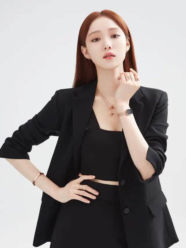 Lee Sung Kyung Siap Debut Solo di Bawah YG Entertainment, Dinantikan Penggemar