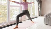 Ilustrasi perempuan melakukan yoga. (Sumber foto: Pexels.com)