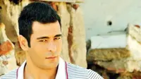 Pemeran Kenan di Serial Elif Buat Fans Indonesia Jatuh Cinta