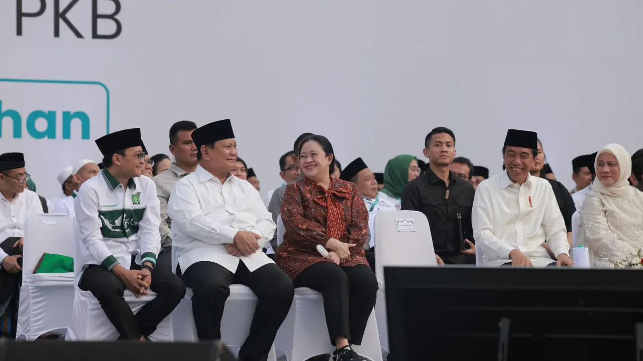 Menteri Pertahanan Prabowo Subianto duduk di deretan Presiden Jokowi