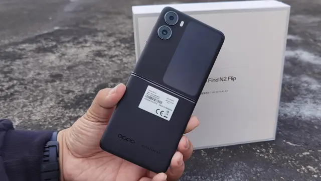 Hands-on Oppo Find N2 Flip