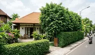 6 Ide Pagar Rumah dengan Glodokan Tiang agar Lebih Teduh dan Privat