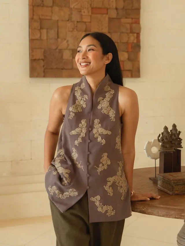 Potret Happy Salma (Sumber: Instagram/@happysalma)