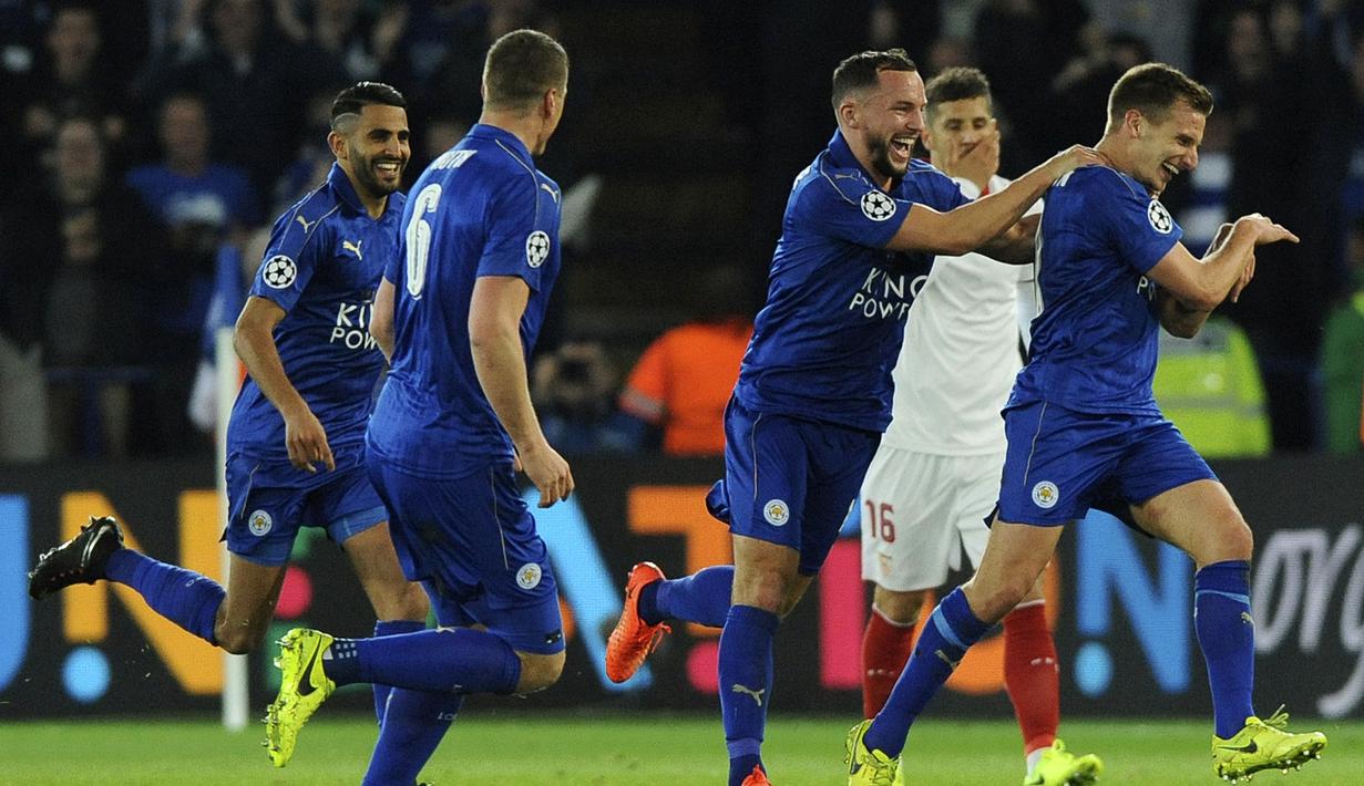 Kegembiraan para pemain Leicester City merayakan gol Marc Albrighton (kanan) saat melawan Sevilla pada leg kedua Babak 16 Besar Liga Champions di Juventus stadium, (14/3/2017). Leicester City menang 2-0. (AP/Rui Vieira)