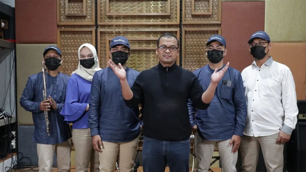 dr, Khoirul Hadi, SpKK bersama Assahlan Band (ist)