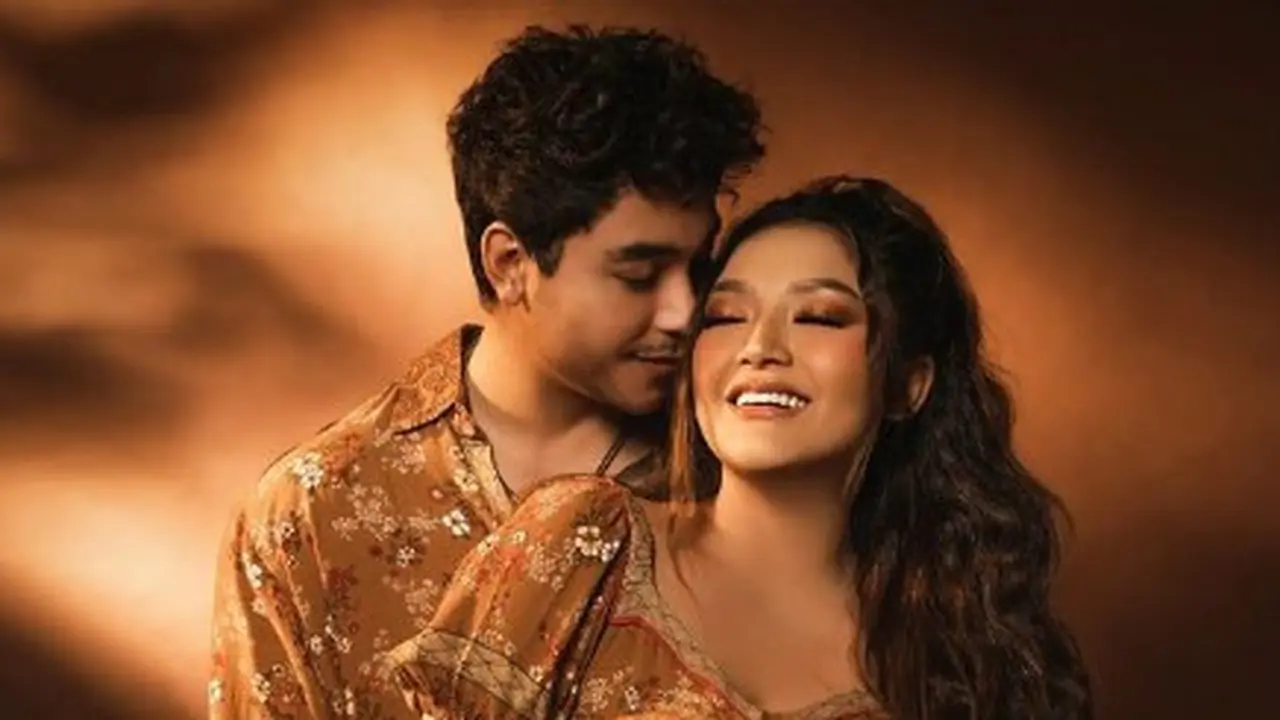 8 Potret Siti Bardiah dan Krisjiana saat Jalani Maternity Shoot, Tampil Mesra