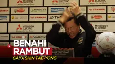 Berita video gaya Pelatih Timnas Indonesia, Shin Tae-yong, saat membenahi rambutnya yang basah dalam sesi konferensi pers jelang laga Grup A Piala AFF 2022 melawan Thailand, Rabu (28/12/2022) siang hari WIB.