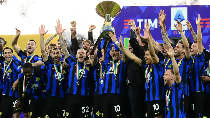 Inter Milan Angkat Trofi Liga Italia Serie A