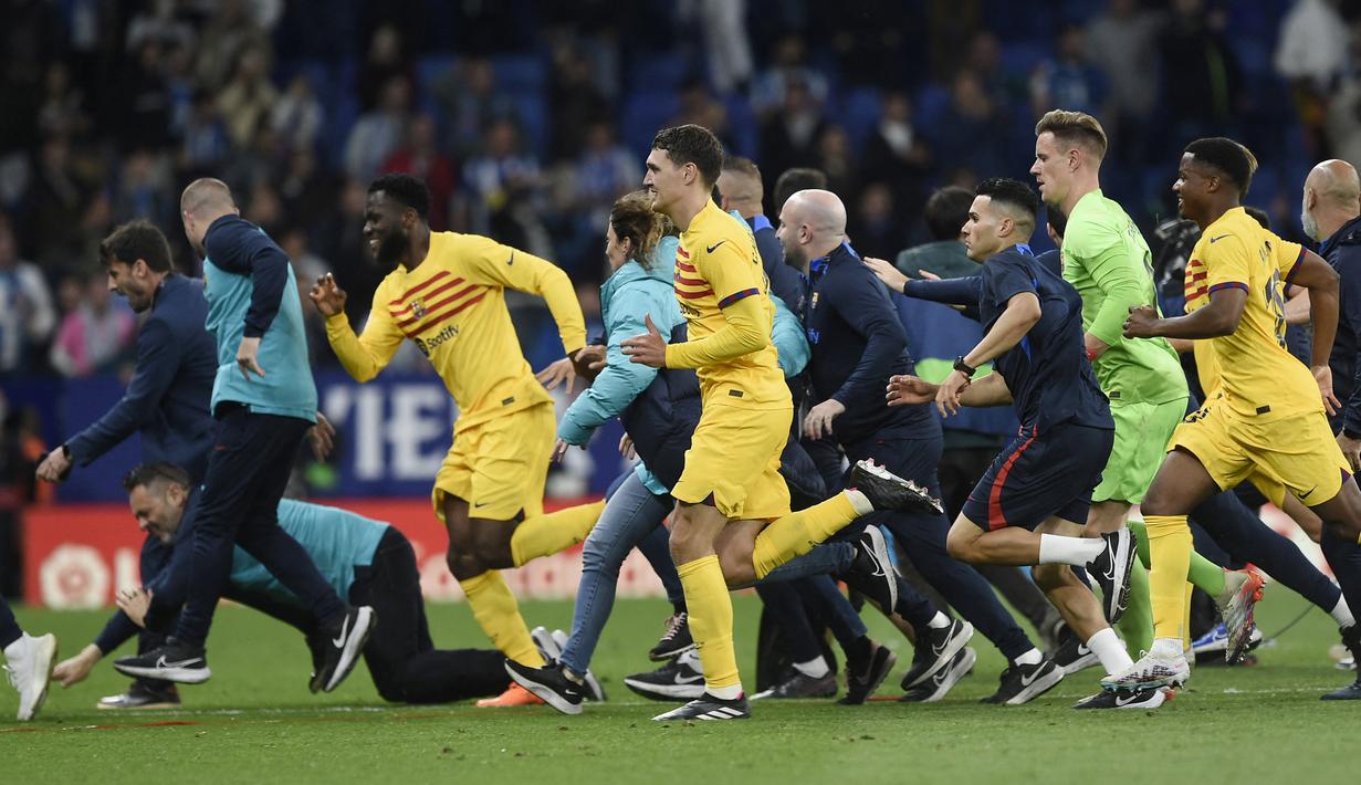 Kemarahan suporter dipicu lantaran tim kesayanganya mereka terancam terdegradasi musim ini. Espanyol saat ini menempati urutan ke-19 di La Liga, dan hanya berjarak empat poin dari zona aman, dengan empat laga sisa. (AFP/Josep Lago)