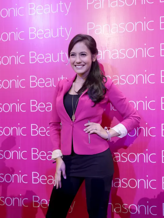 Wanita berusia 23 tahun ini mengaku lebih senang melakukan perawatan tradisional yang menggunakan bahan-bahan alami dibanding perawatan modern maupun yang instan. (Andy Masela/Bintang.com)