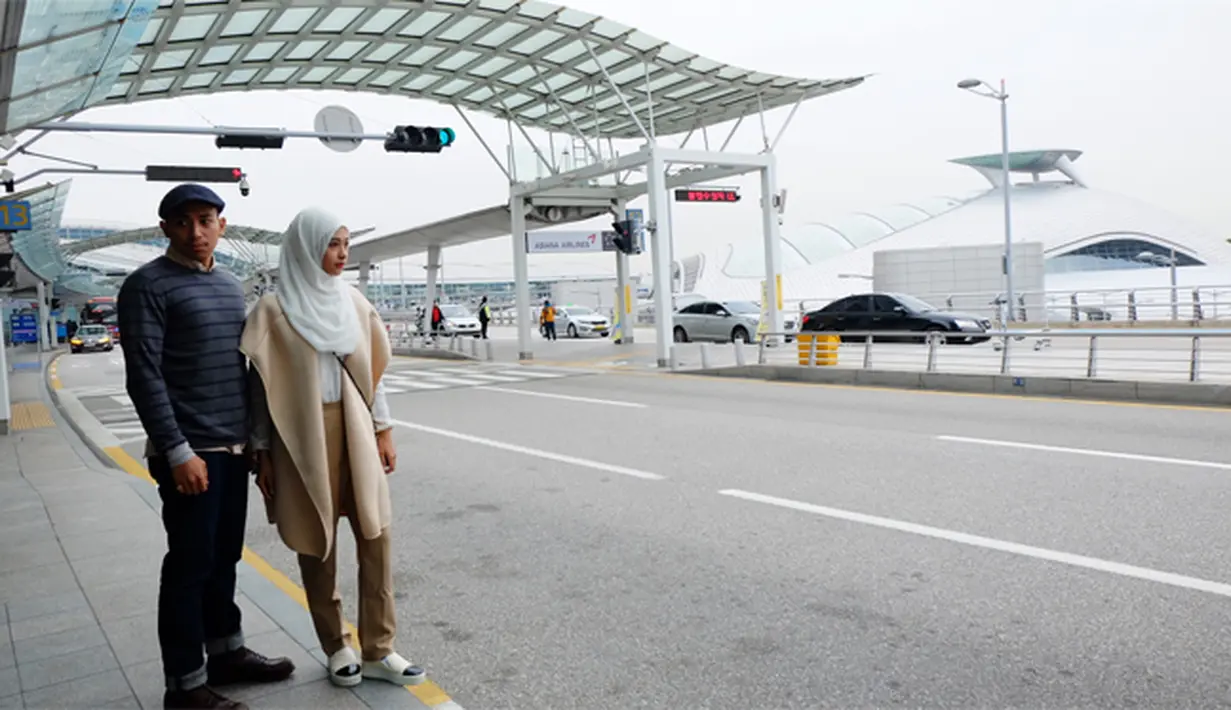 Berkaitan dengan kontrak kerja Poppy, pasangan ini lantas menggelar acara resepsi di Jakarta pada 21 Desember 2013. (dok. Pribadi/Bintang.com)