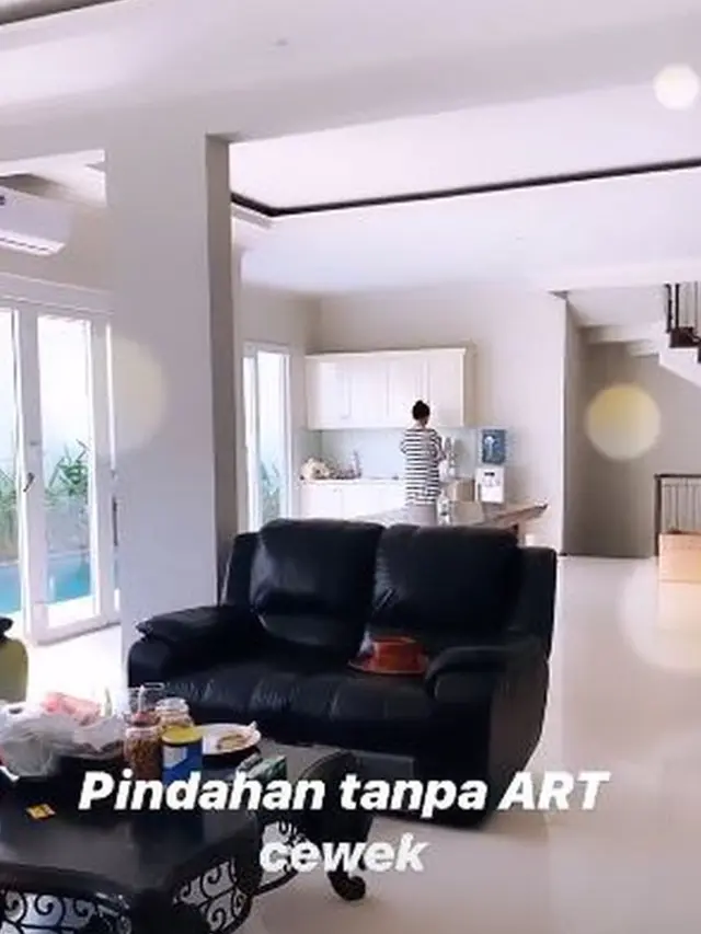 6 Potret Rumah Baru Sarita Abdul Mukti, Serba Putih dan Lebih Sederhana